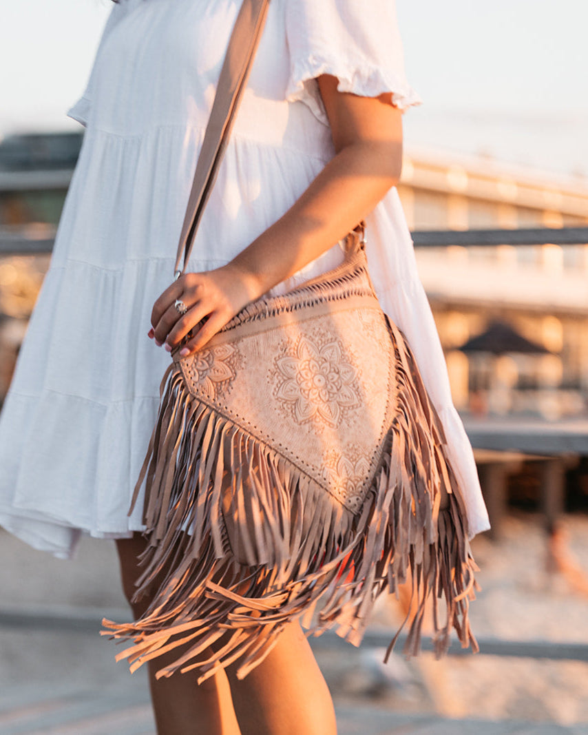 DETAILED FLOWER & FRINGE BAG