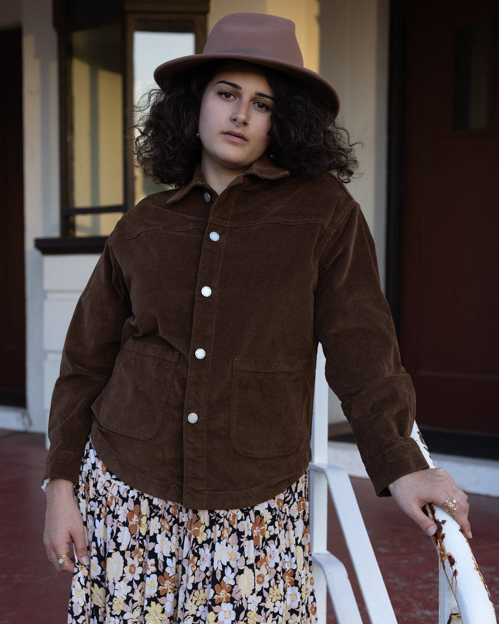 ROAM FREE SCOOP CORD JACKET CHOCOLATE