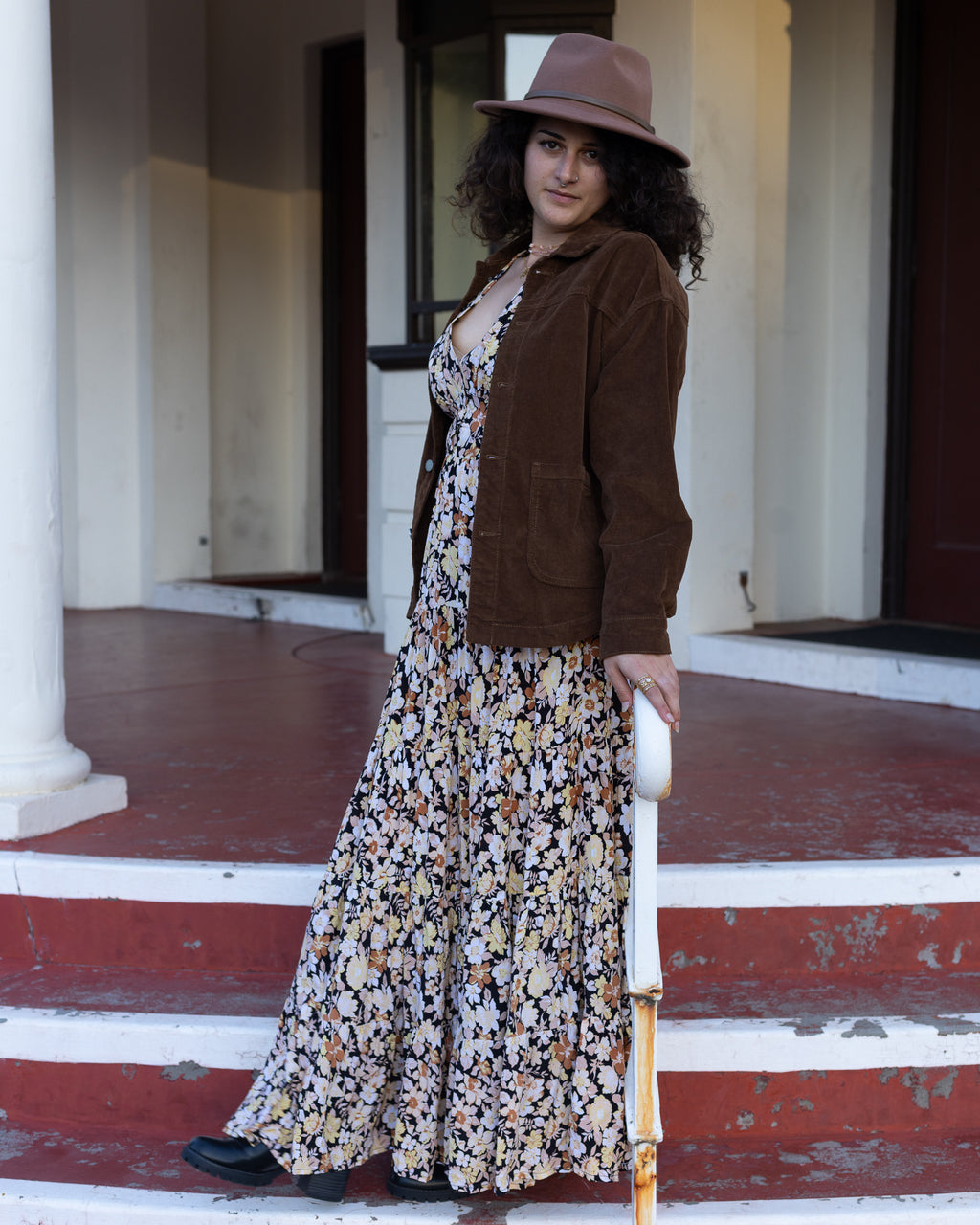 ROAM FREE SCOOP CORD JACKET CHOCOLATE