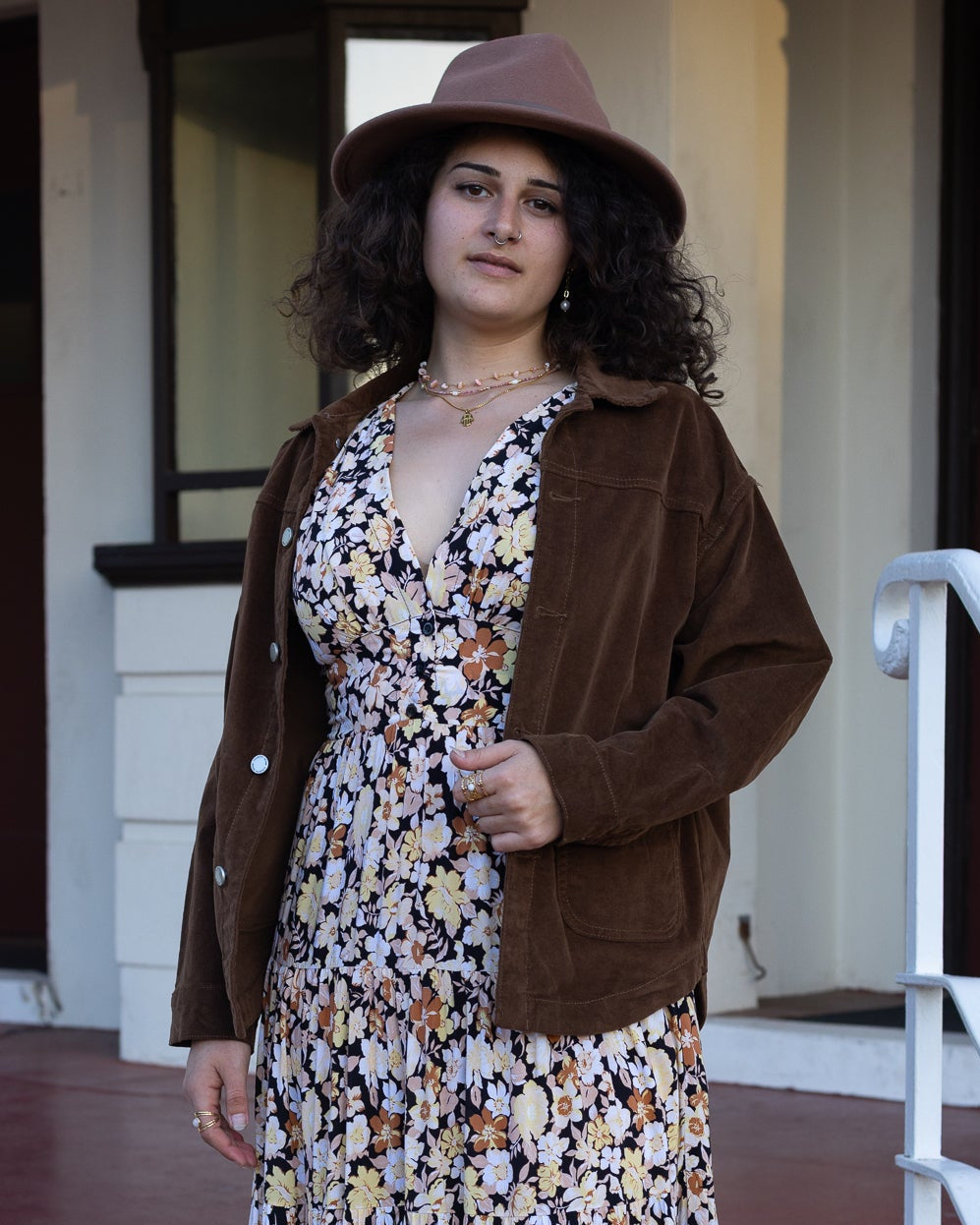 ROAM FREE SCOOP CORD JACKET CHOCOLATE