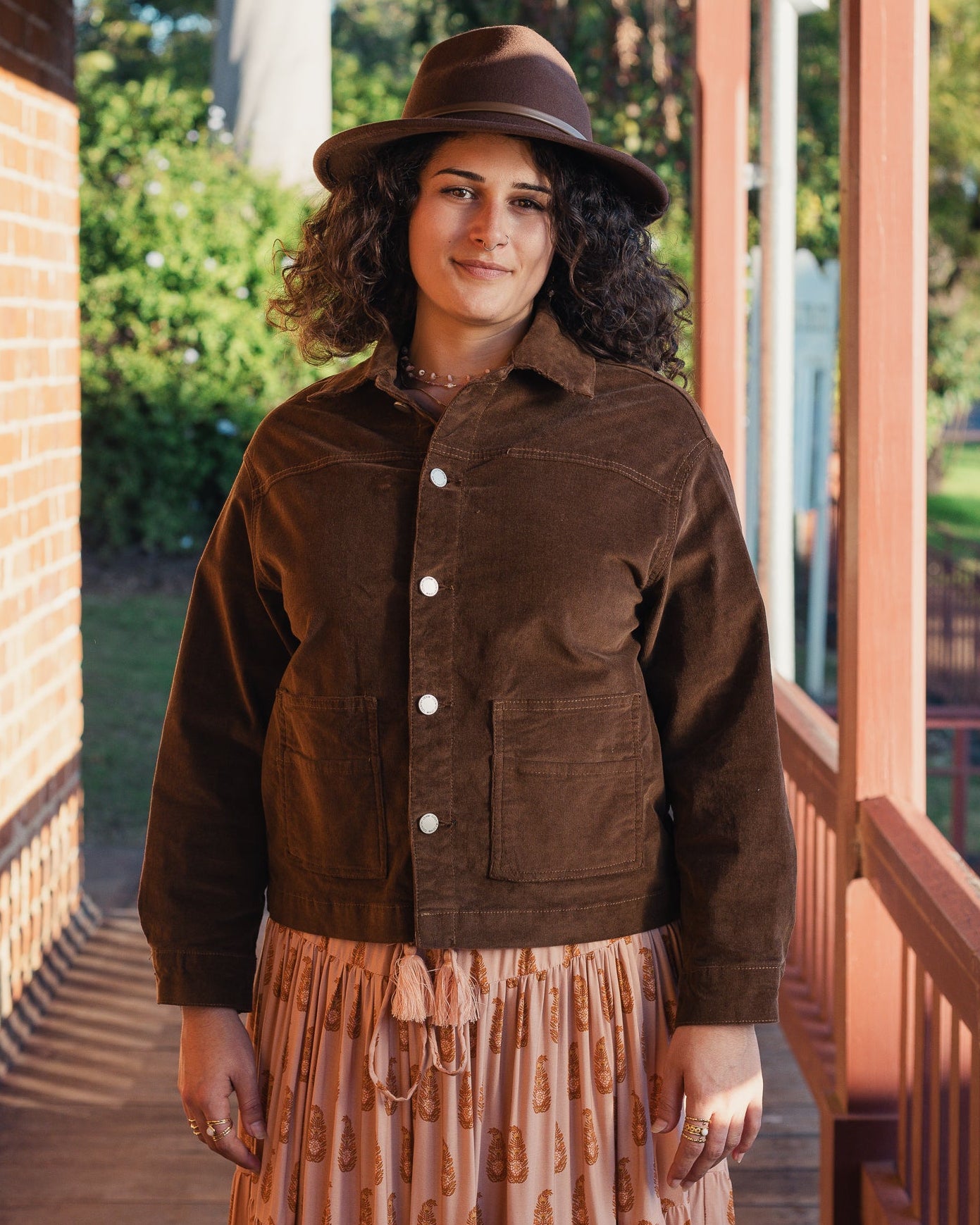 ROAM FREE BOX CORD JACKET CHOCOLATE