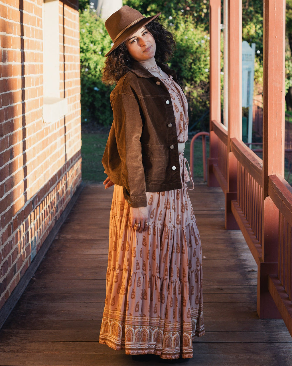 ROAM FREE BOX CORD JACKET CHOCOLATE