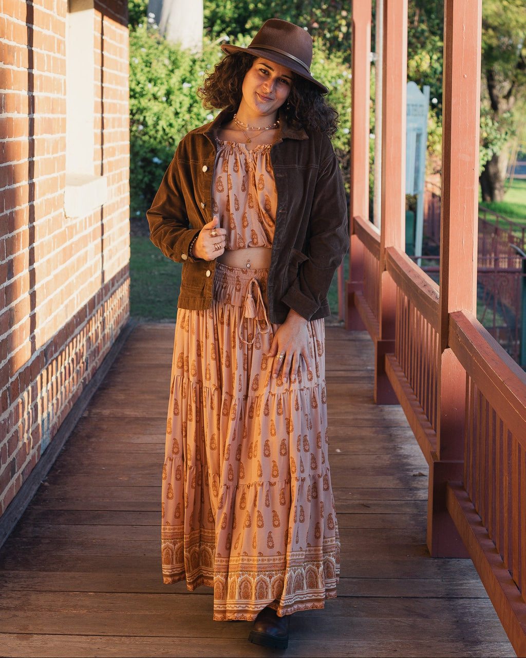 ROAM FREE BOX CORD JACKET CHOCOLATE