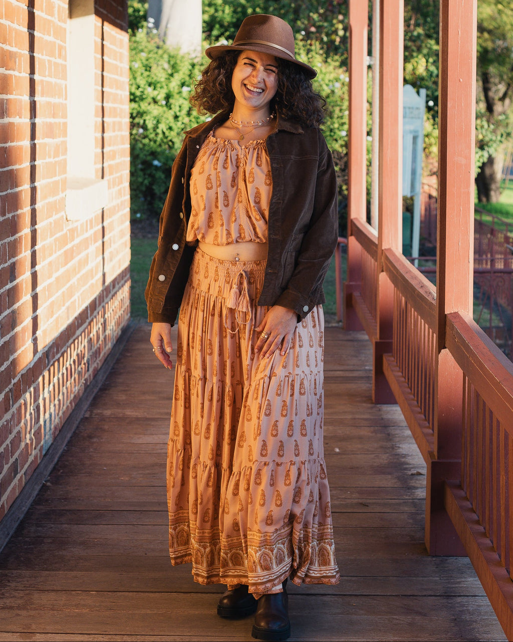 ROAM FREE BOX CORD JACKET CHOCOLATE