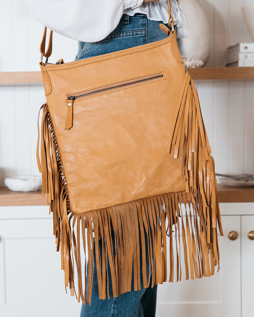 DETAILED FLOWER & FRINGE BAG