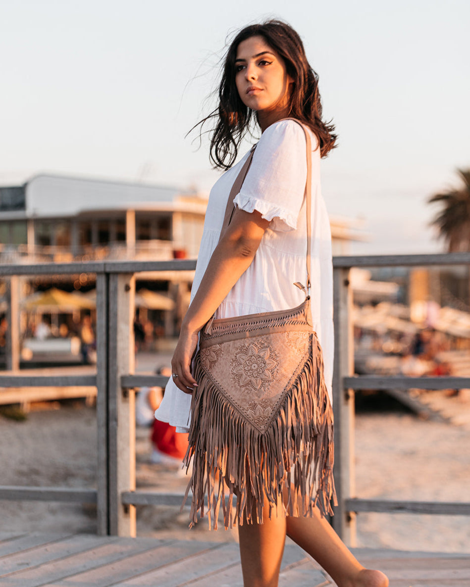 DETAILED FLOWER & FRINGE BAG