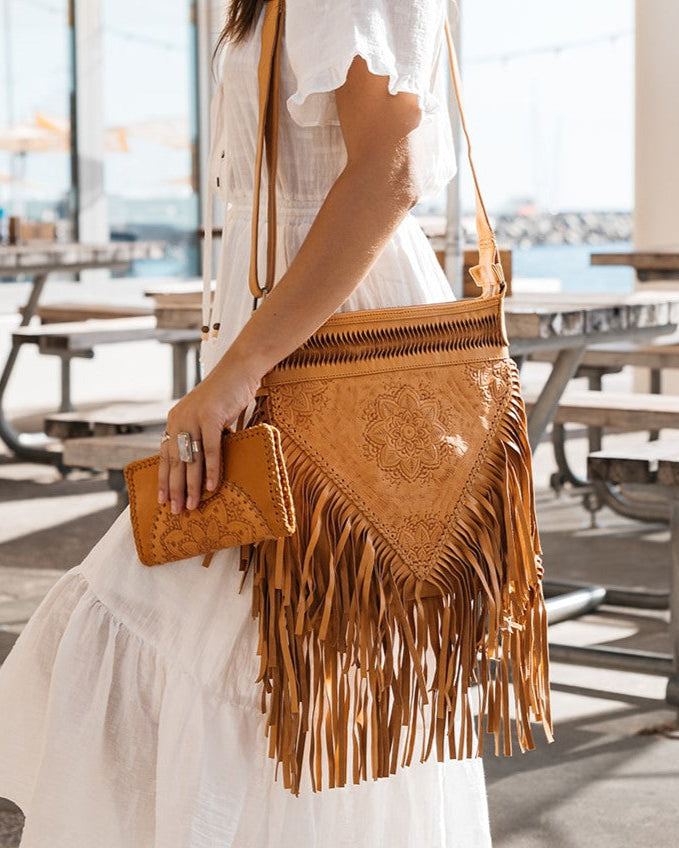 DETAILED FLOWER & FRINGE BAG