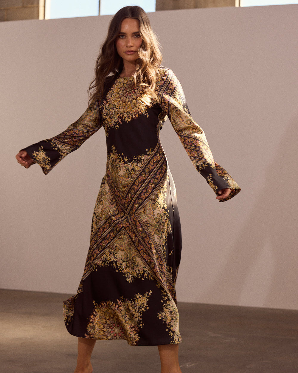 STARDUST MAXI DRESS BLACK PAISLEY