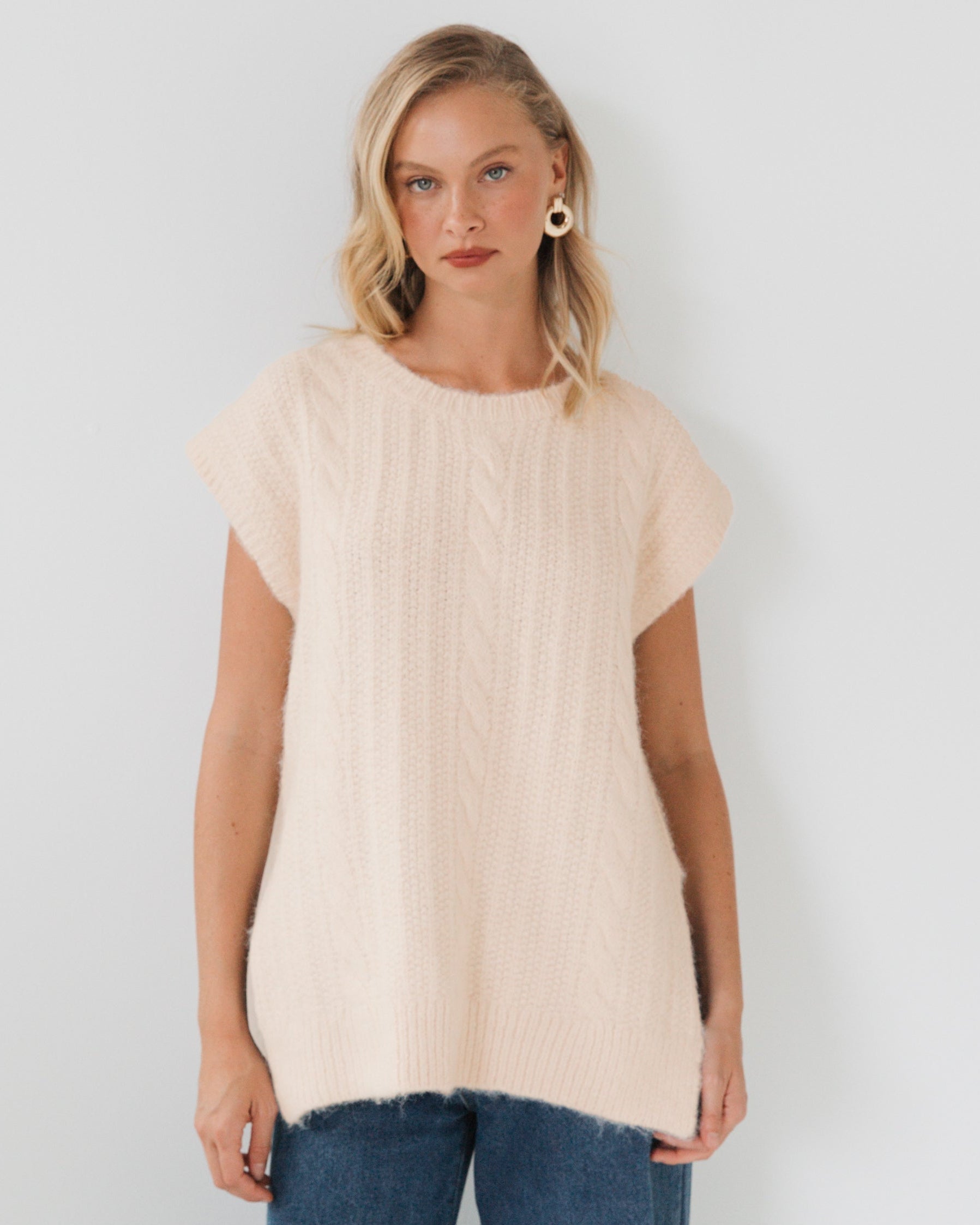 CABLE KNIT VEST CREAM