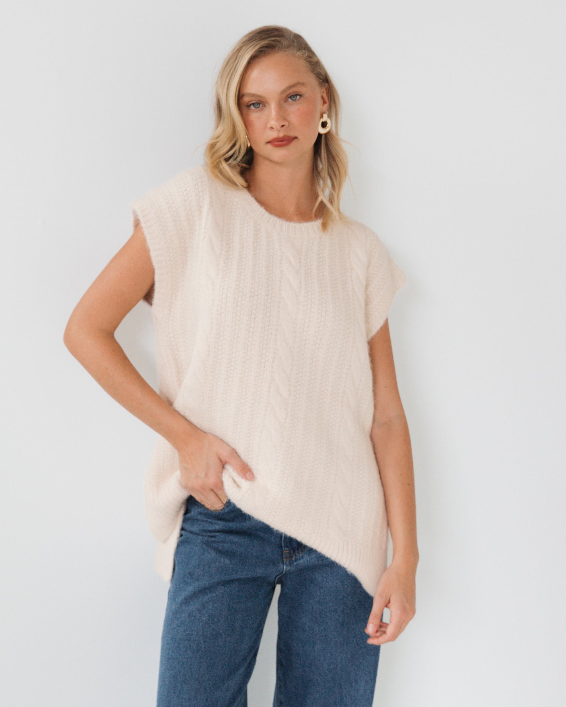 CABLE KNIT VEST CREAM