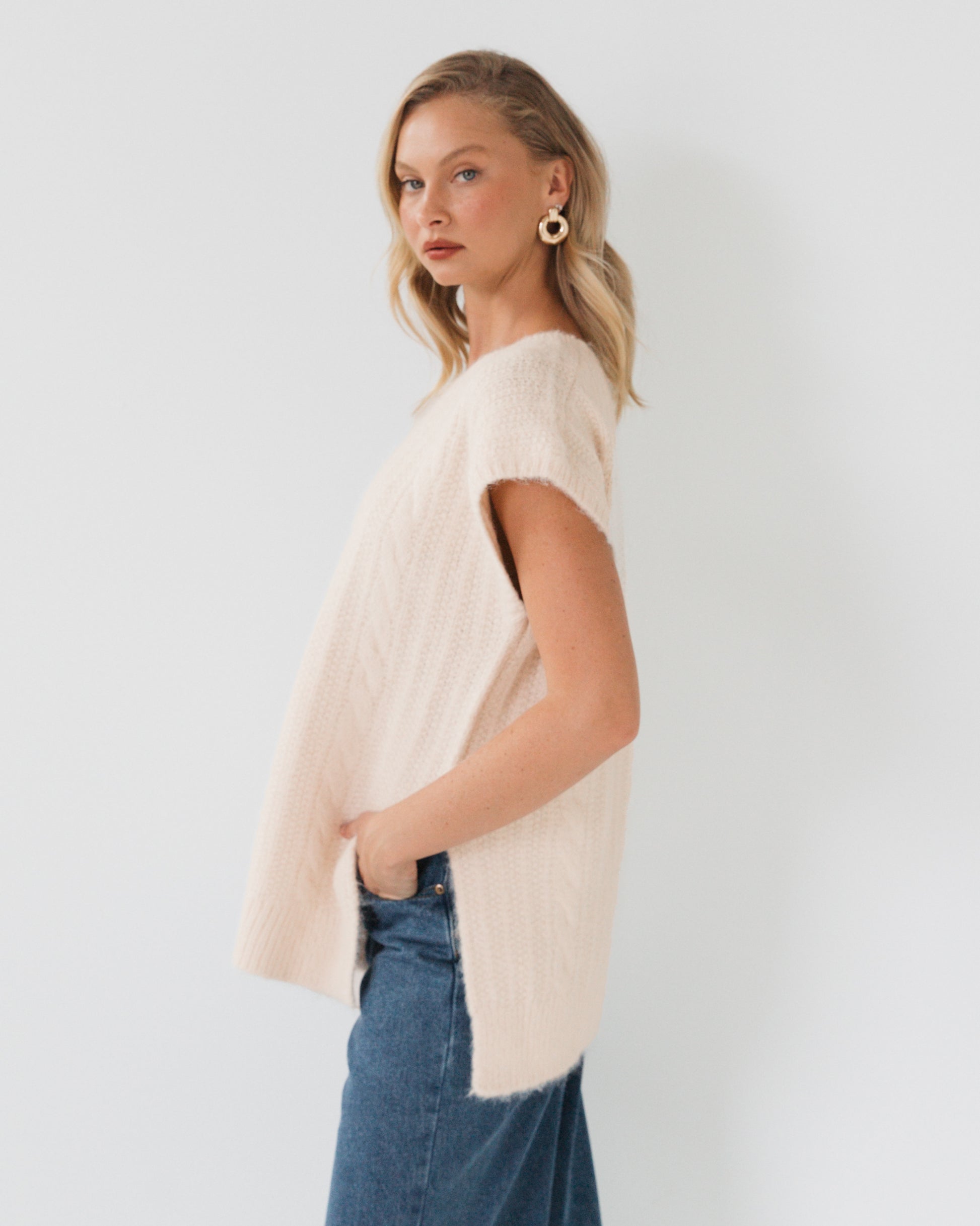 CABLE KNIT VEST CREAM