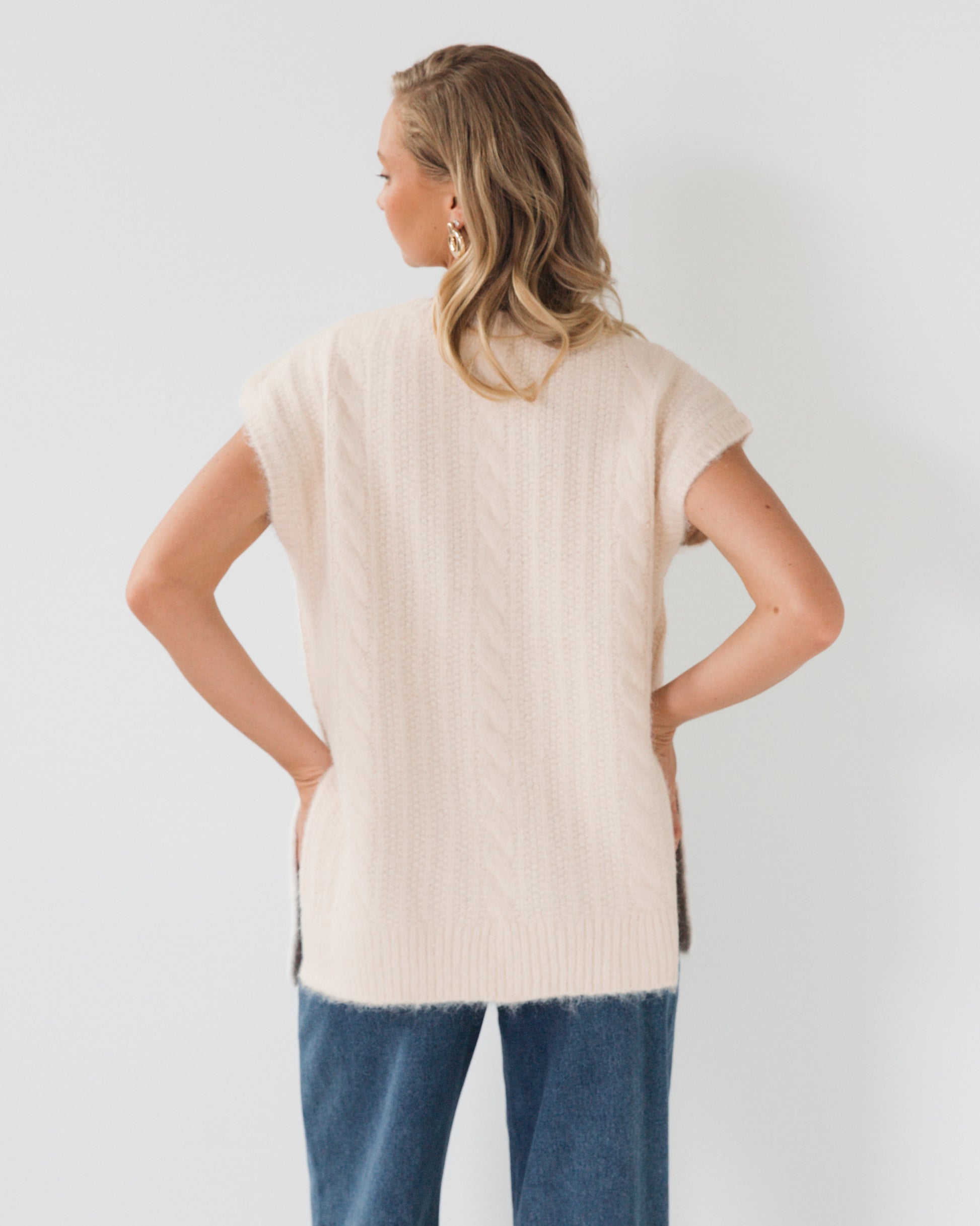 CABLE KNIT VEST CREAM